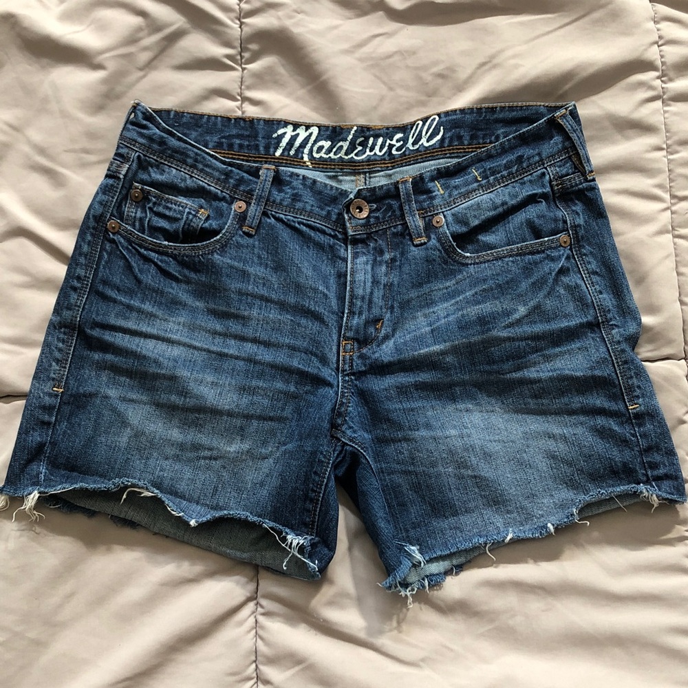 Madewell Vintage cutoff denim shorts in a medium wash Sz 26